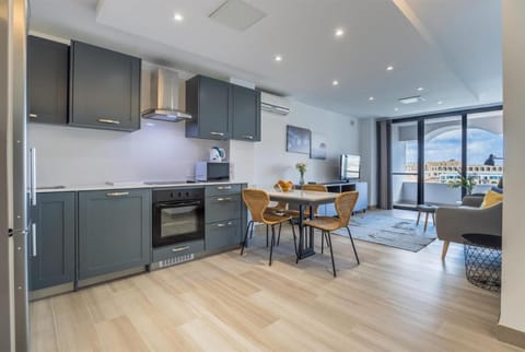 Kitchen or kitchenette, Living room, dishwasher