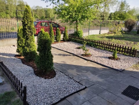 Day, Garden