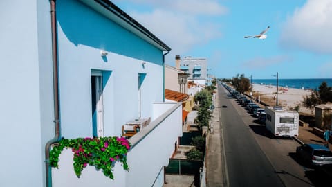 Property building, Day, Neighbourhood, Natural landscape, Bird's eye view, City view, Sea view, Street view, Location, Parking