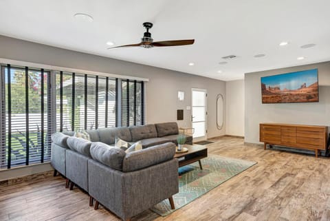 Upscale Remodel - Walk to ASU Pool & Pickleball House in Tempe