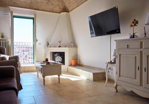 TV and multimedia, Living room, Evening entertainment, fireplace