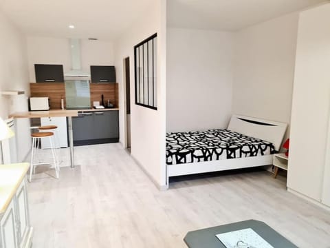 Property building, Bed, Photo of the whole room, Bedroom