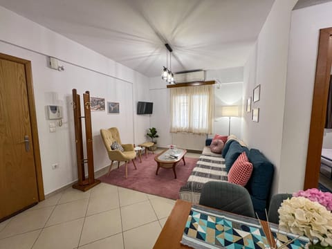 TV and multimedia, Living room, Photo of the whole room, Seating area, air conditioner