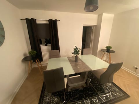 Alliance house OVER 25 ONLY kids with adults allowed House in Belfast