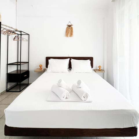 Bed, towels