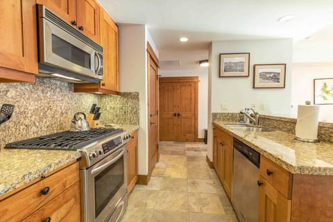 Big Horn Lodge 410 by East West Hospitality Apartment in Northstar Drive