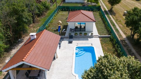 Property building, Bird's eye view, Balcony/Terrace