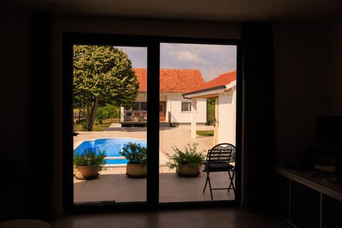 Property building, Day, Pool view, Swimming pool