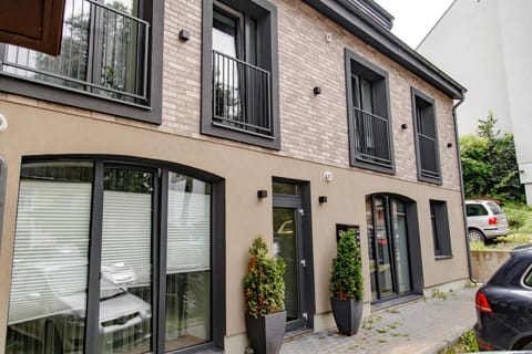 Property building, Day, Neighbourhood, Street view, Location, Quiet street view, Parking