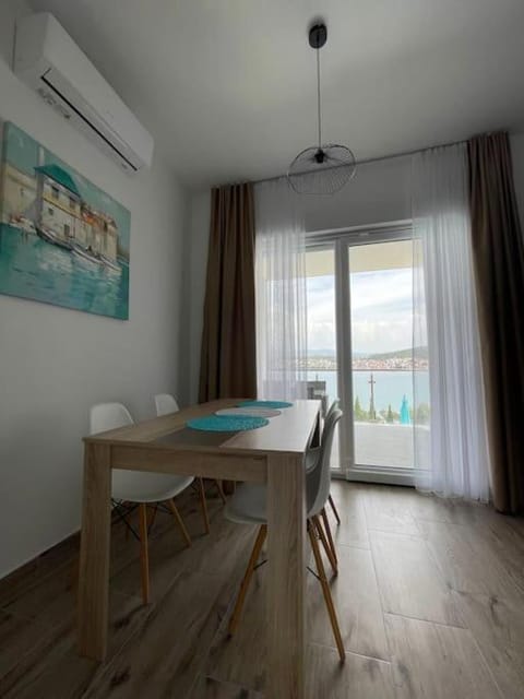 Seaesta Holidays Nika Apartment in Okrug Gornji