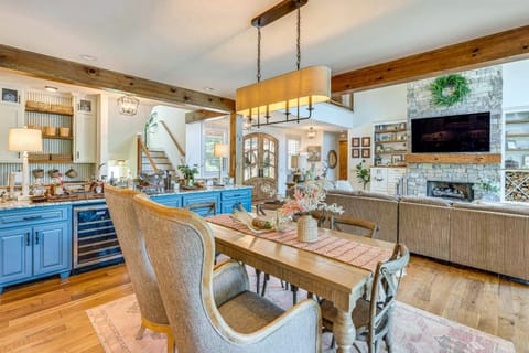 Lakefront Hiawassee Gem Boat Dock with Rooftop Deck House in Chatuge Lake