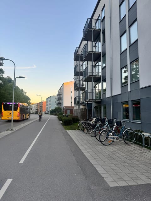 Property building, Neighbourhood, Street view, Location