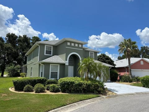 Modern Fully updated Southern Dunes Home - Golf Course Views House in Haines City