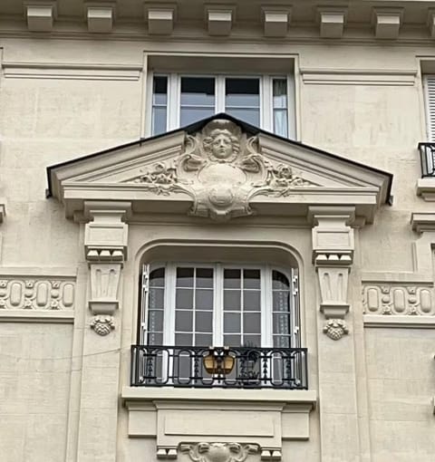 Paris park view 5 bedrooms familly subway 6 Apartment in Paris