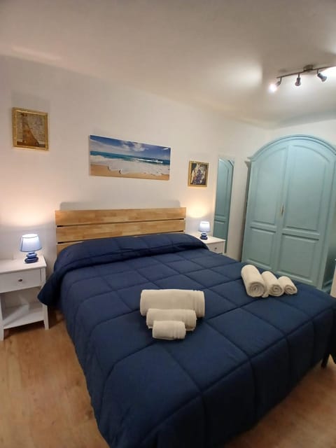 Bed, Bedroom, locker