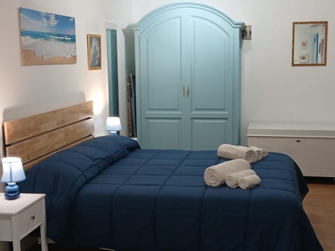 towels, towels, wardrobe, air conditioner