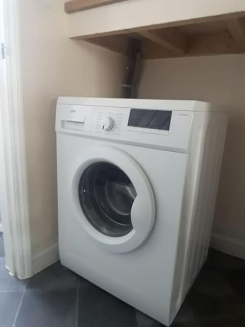 Cute Flat 600m to the beach private parking Apartment in Perranporth