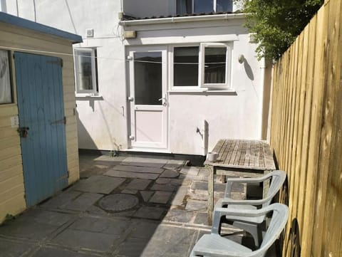 Cute Flat 600m to the beach private parking Apartment in Perranporth