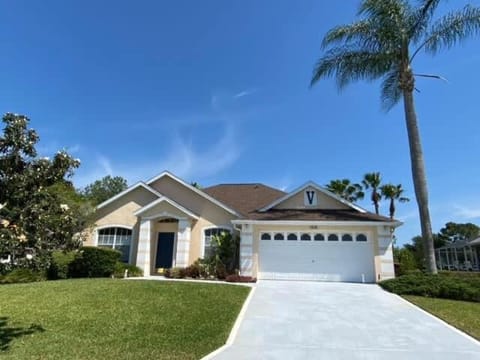 Golf Course Views Southern Dunes Pool Villa Large Pool Deck House in Haines City
