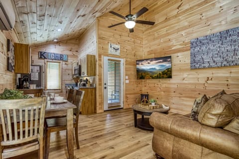 Oasis, Pickleball Court, Creek, WIFI, Mountain Views, Starting at 79" House in Jenkins Mill