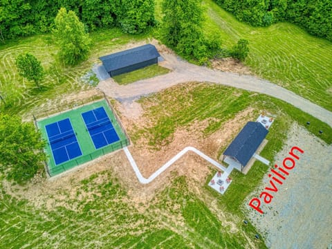 Quaint Villa, Pickleball Court, Creek, WIFI, Mountain Views, Starting at 79" House in Jenkins Mill
