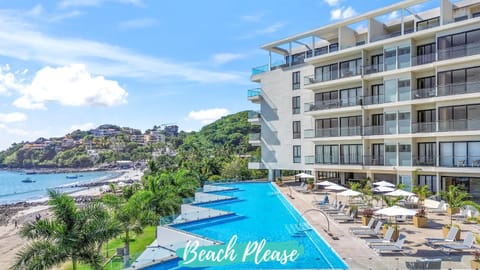Property building, Natural landscape, View (from property/room), Balcony/Terrace, Pool view, Sea view, Swimming pool, Swimming pool, sunbed