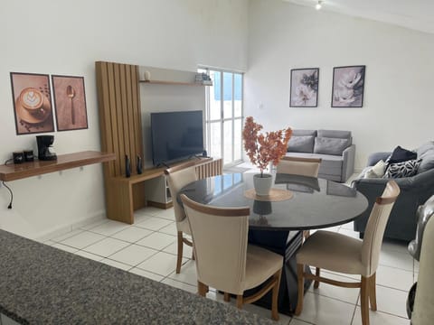 Restaurant/places to eat, Communal lounge/ TV room, Living room, Breakfast