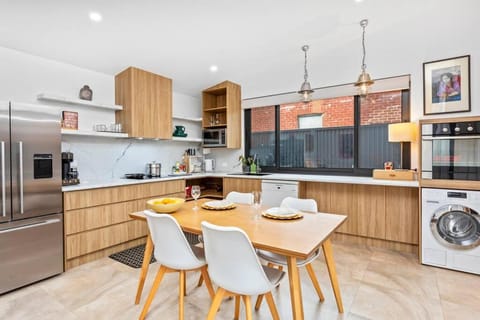 Kitchen or kitchenette, Dining area, dishwasher, oven, stove, toaster, washing machine