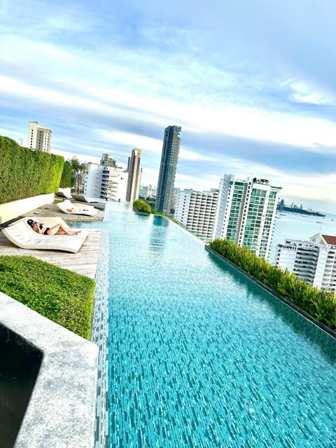 Pool view, Sea view