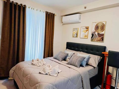 Bed, Bedroom, air conditioner
