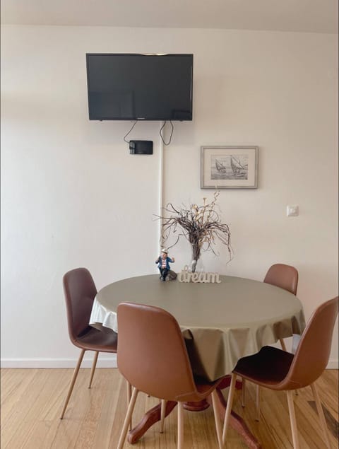 Communal lounge/ TV room, Living room, Dining area