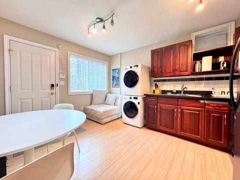Kitchen or kitchenette, Living room, washing machine, dryer