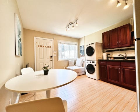 Living room, Dining area, washing machine, dryer