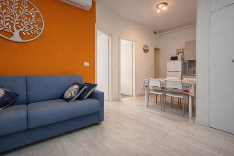 TV and multimedia, Kitchen or kitchenette, Living room, Seating area, Dining area, minibar, oven, air conditioner