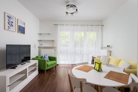 Communal lounge/ TV room, TV and multimedia, Living room, Seating area, Evening entertainment