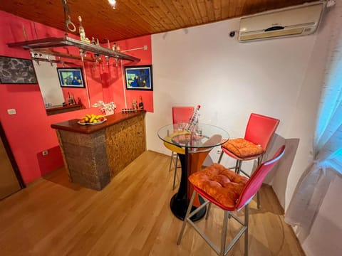 Seating area, minibar, air conditioner