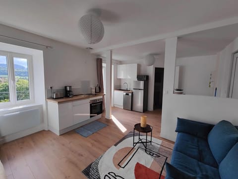 Coffee/tea facilities, Kitchen or kitchenette, Living room, Garden view, Mountain view, dishwasher, microwave, oven, stove, toaster
