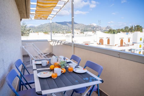 Property building, Balcony/Terrace, Dining area