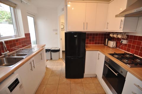 Coffee/tea facilities, Kitchen or kitchenette, oven, pet friendly, stove, toaster