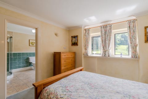 Bed, Bathroom, Photo of the whole room, Bedroom