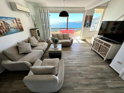 TV and multimedia, Living room, Seating area, Evening entertainment, Sea view