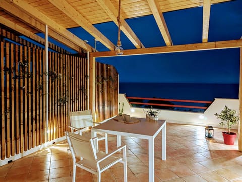 View (from property/room), Balcony/Terrace, Dining area, Sea view