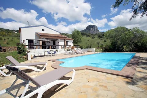 Property building, Mountain view, Pool view, Swimming pool, sunbed