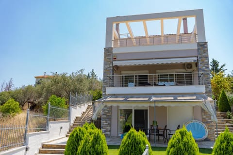 Property building, Spring, Day, Garden, Garden view
