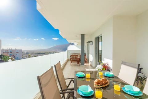 Natural landscape, View (from property/room), Balcony/Terrace, Dining area