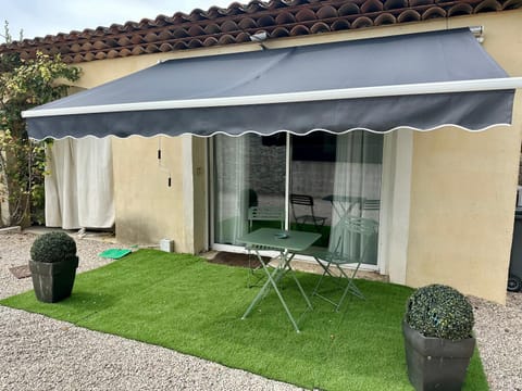 Chambre indépendante Villa Carpe Diem Bed and Breakfast in Mouans-Sartoux