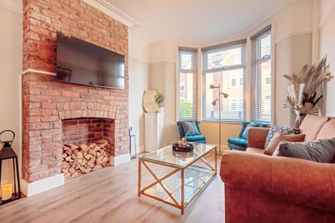 Home from Home in South Cheshire House in Crewe