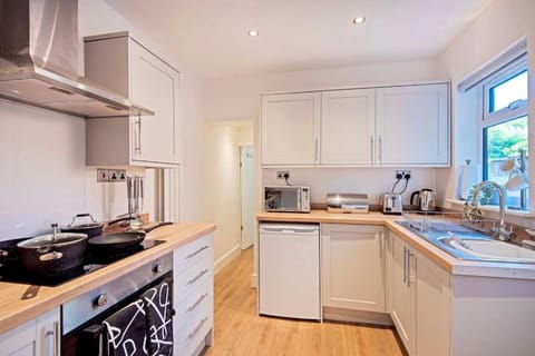 Home from Home in South Cheshire House in Crewe