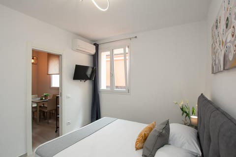 Communal lounge/ TV room, Bed, TV and multimedia, Living room, Photo of the whole room, Seating area, Evening entertainment, Bedroom, hair dresser, air conditioner