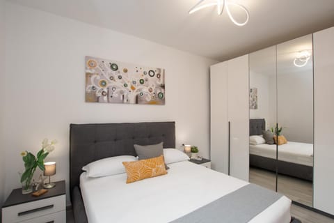 Bed, Photo of the whole room, Bedroom, wardrobe